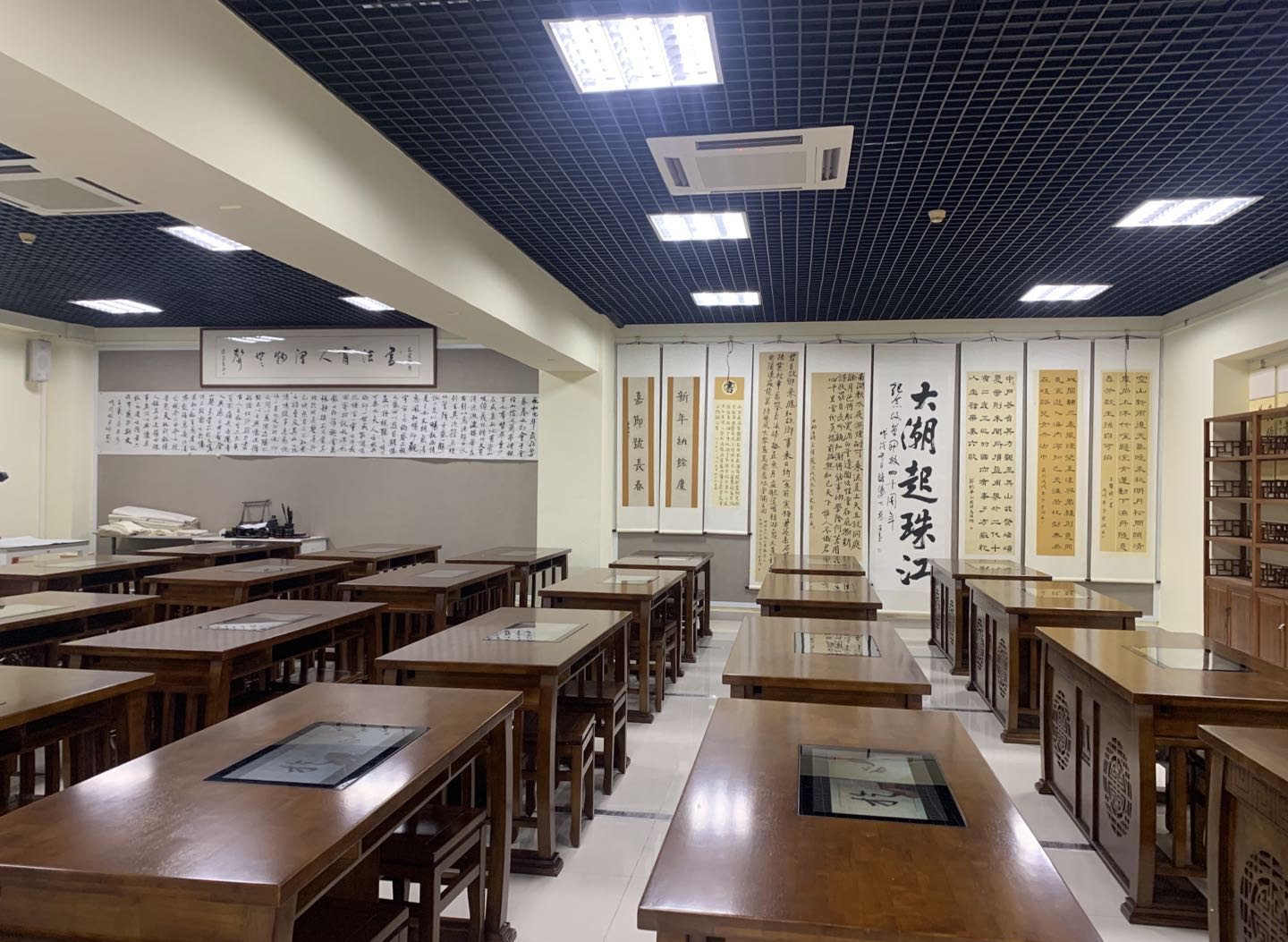 <a href='http://www.enyl.net/chanpin/57-1.html' target='1' style='font-size:18px; font-weight:bold; color:#000000;'>書法室</a>