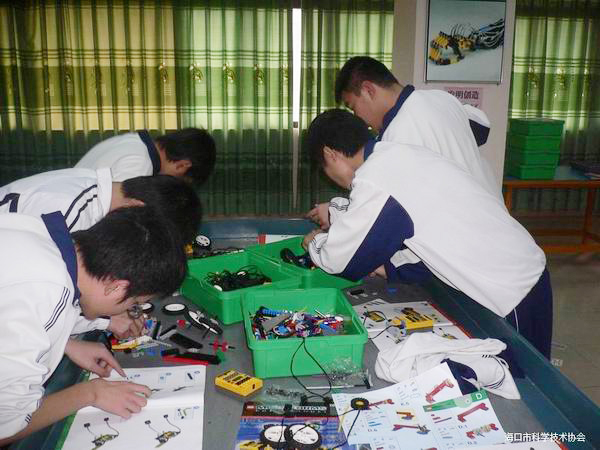 <a href='http://www.enyl.net/chanpin/60-1.html' target='1' style='font-size:18px; font-weight:bold; color:#000000;'>機(jī)器人功能室</a>2